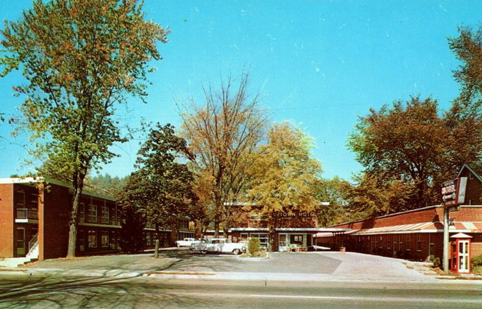 Uptown Motel - Old Post Card